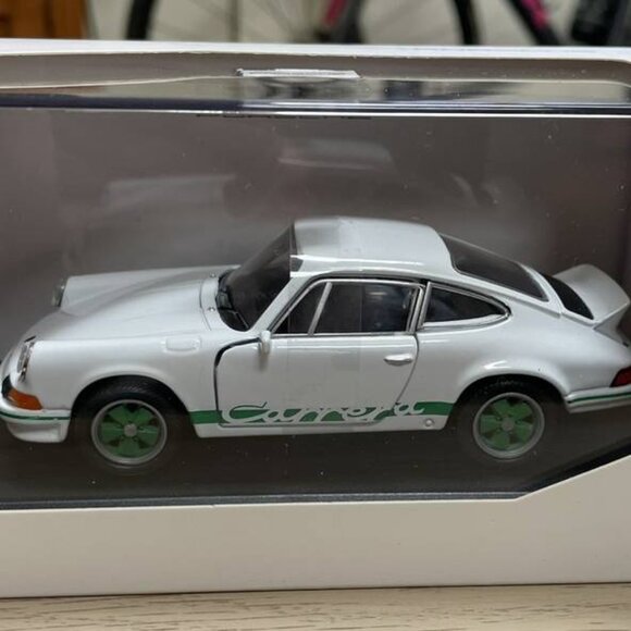 Porsche 911 Carrera RS 2.7 Limited Edition New Collectors Model 1:43 Collectable - Picture 7 of 15